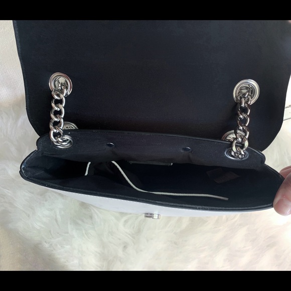 White square backpack with chains - Picture 4 of 5